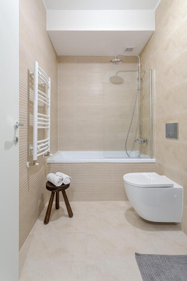 Il Lago - Azur - Cozy Luxurious Smart Home By The Lake Voluntari Luaran gambar