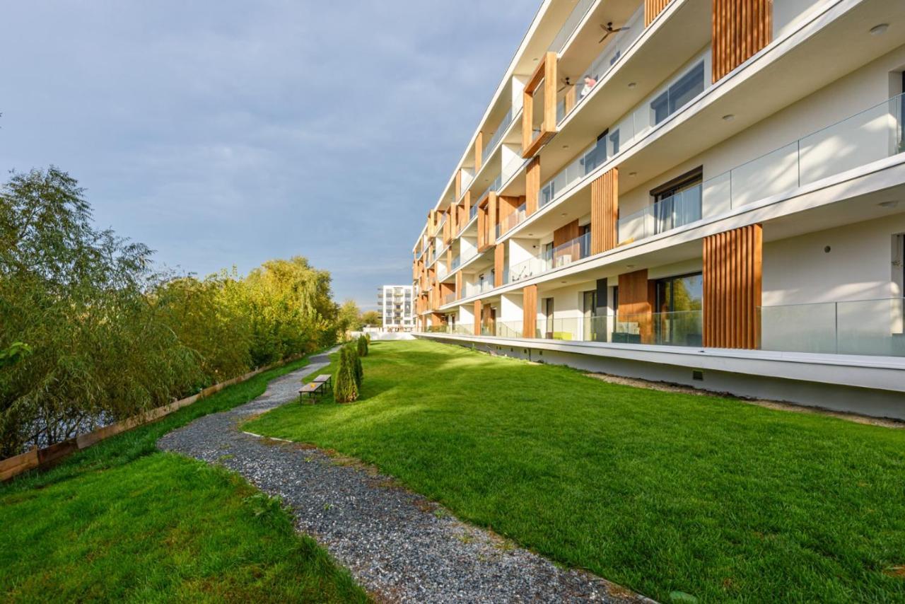 Il Lago - Azur - Cozy Luxurious Smart Home By The Lake Voluntari Luaran gambar
